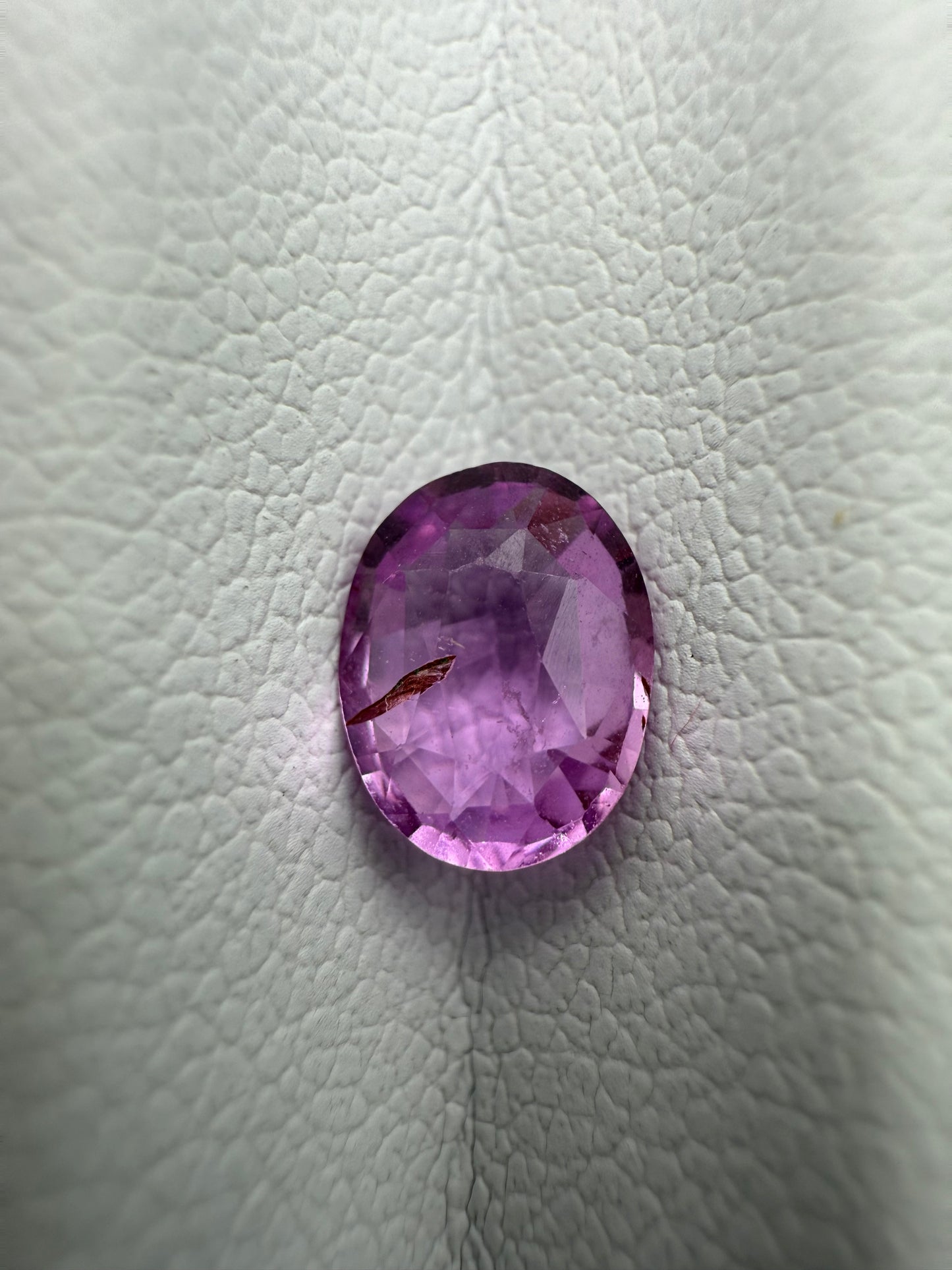 Vivid-Pink Saphir, 1.01 Karat, unbehandelt