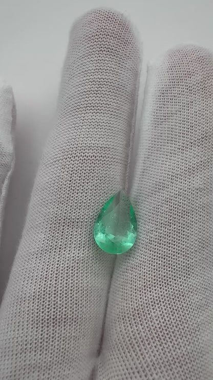 Kolumbianischer Smaragd, 2.51 Karat, Minor Oil
