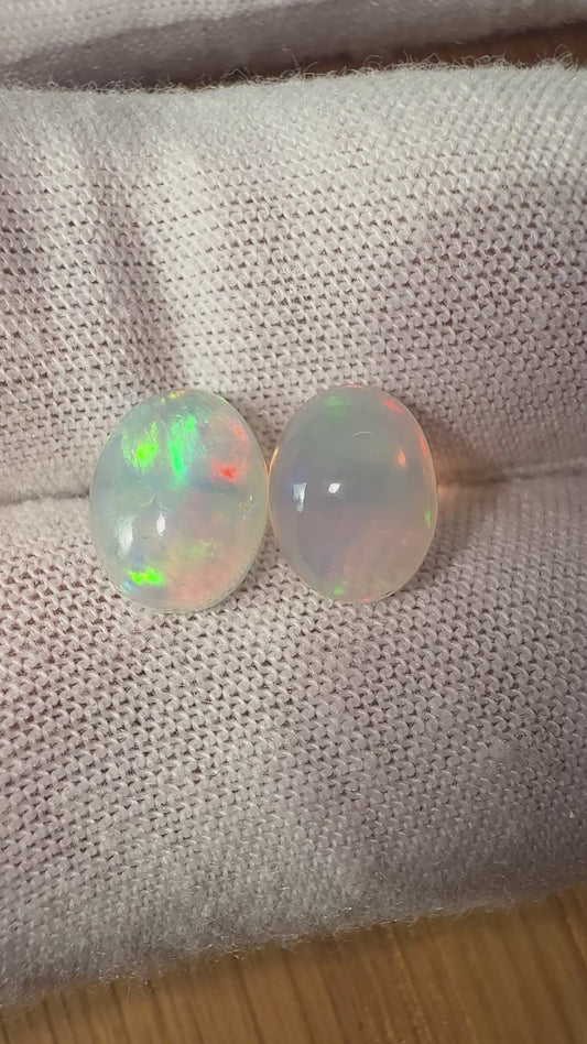 2er-Paar weisser Opal, 2.52 Karat