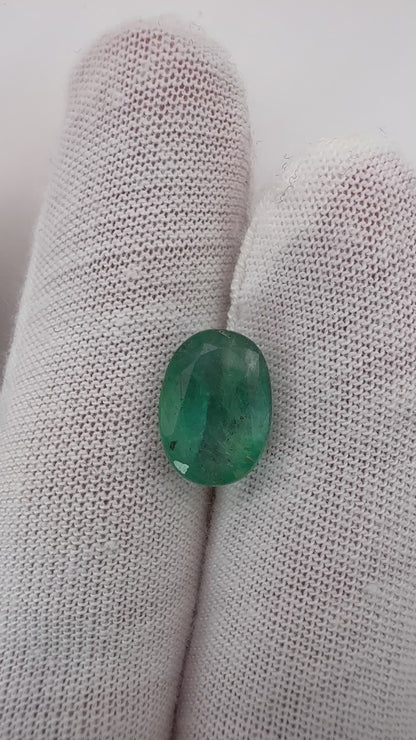 Sambischer Smaragd, 3.72 Karat, minor Oil