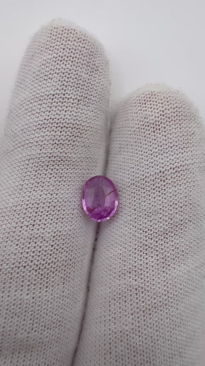 Vivid-Pink Saphir, 1.01 Karat, unbehandelt
