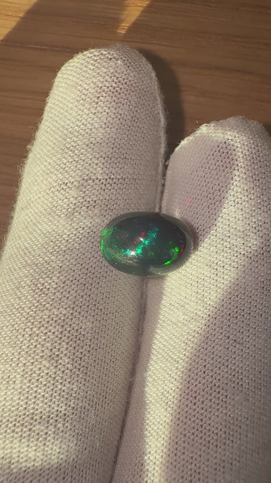 schwarzer Opal, 2.41 Karat