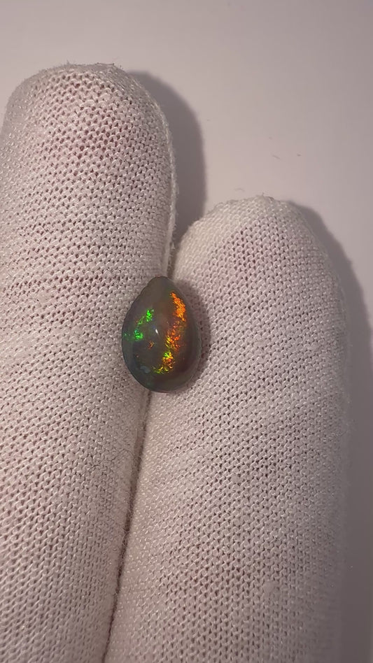 schwarzer Opal, 1.85 Karat