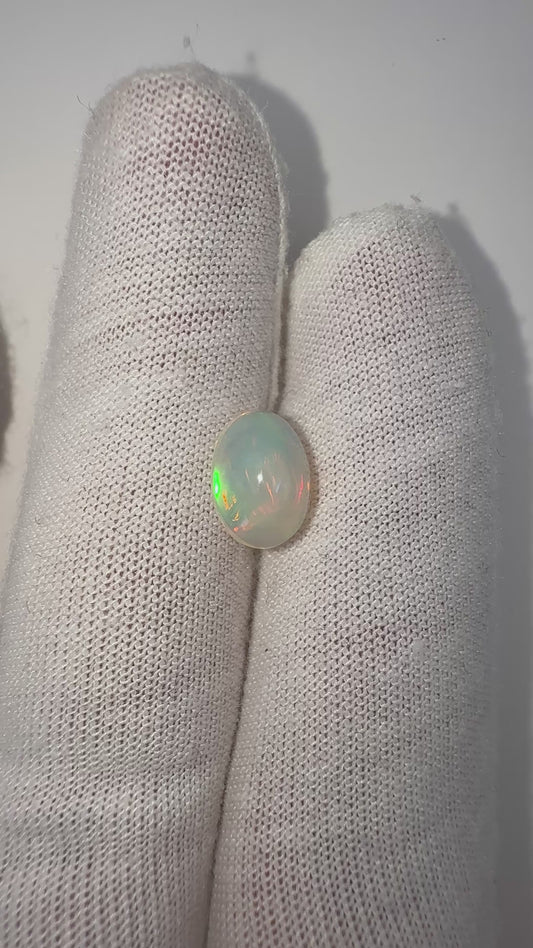 weisser Opal, 1.88 Karat