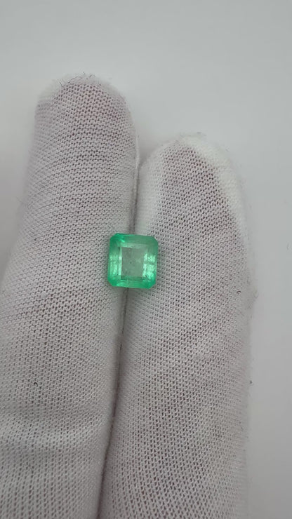 Kolumbianischer Smaragd, 1.81 Karat, Minor Oil