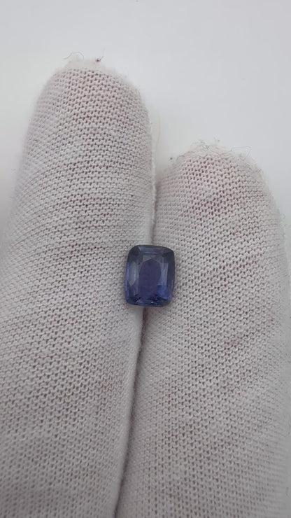 blau-violetter Saphir, 1.51 Karat, erhitzt