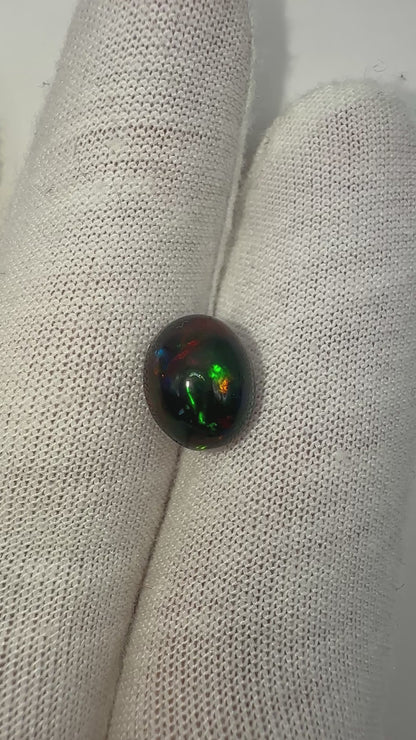 schwarzer Opal, 2.33 Karat