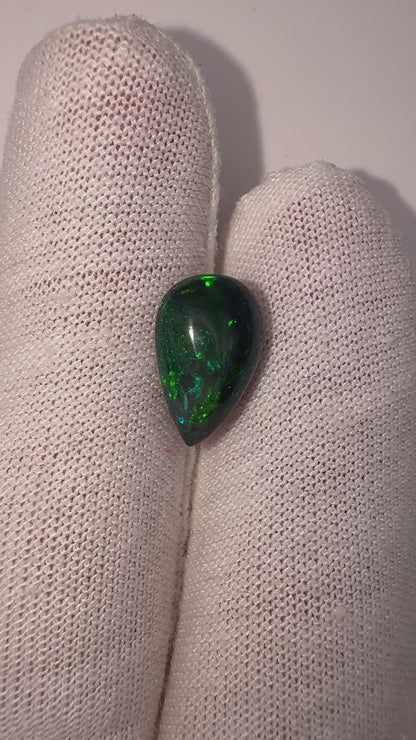 schwarzer Opal, 1.99 Karat