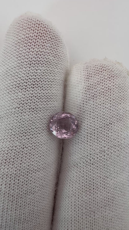 pinker Spinell, 1.26 Karat, unbehandelt