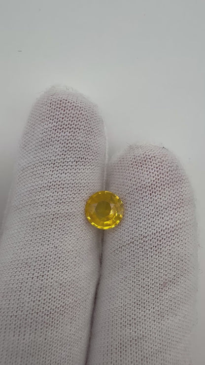 gelber Saphir, 1.05 Karat, erhitzt