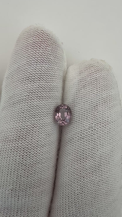 pinker Spinell, 0.90 Karat, unbehandelt