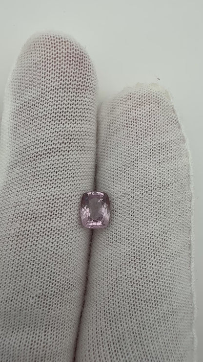 pinker Spinell, 1.04 Karat, unbehandelt