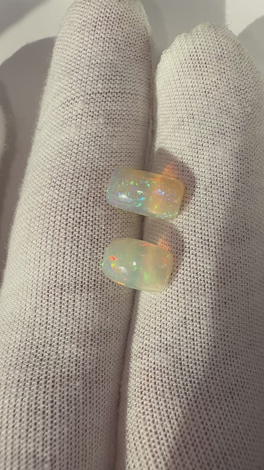 2er-Paar weisser Opal, 2.45 Karat