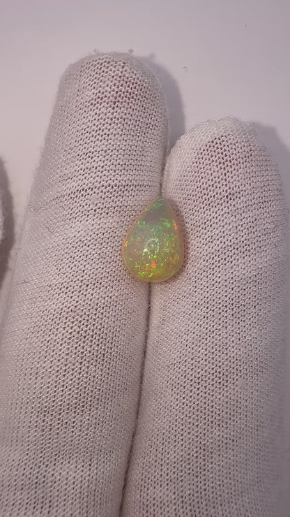 weisser Opal, 2.18 Karat